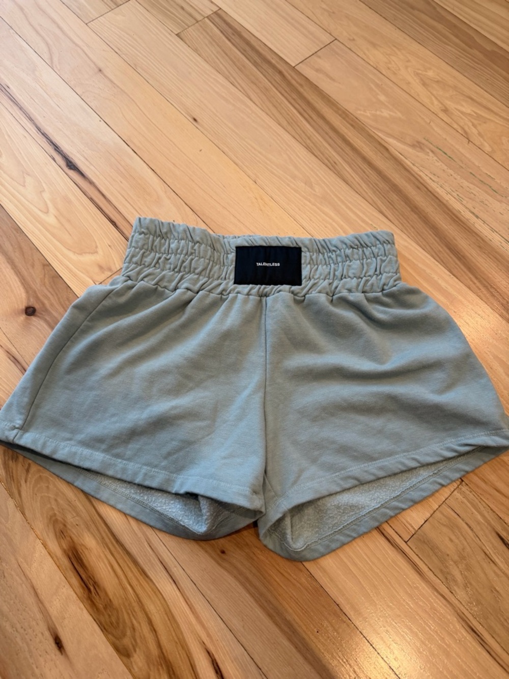 Talentless High Waist shorts - green! Size XS!